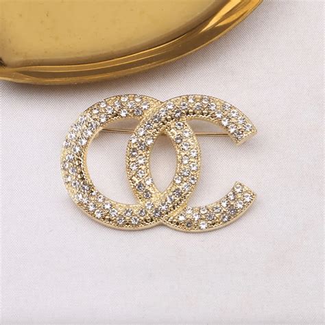 broszki chanel repliki|7 Luxe Chanel Brooch Dupes Under $100 .